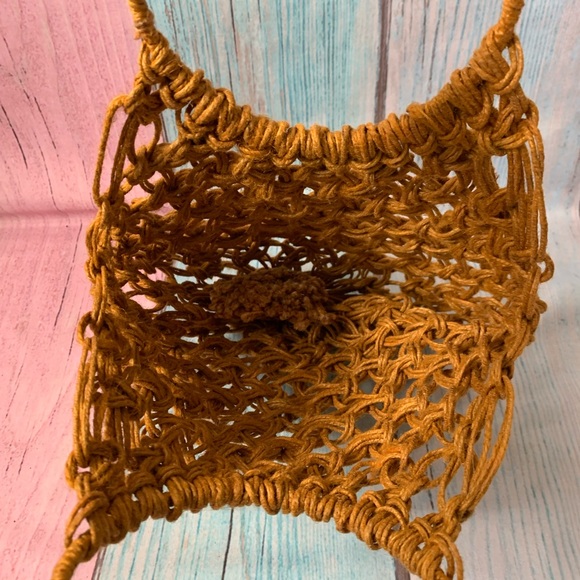 Cute hemp Handcrafted Tan Woven basket Bag - Picture 4 of 6